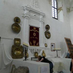 wnętrze synagogi