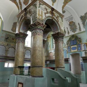 wnętrze synagogi